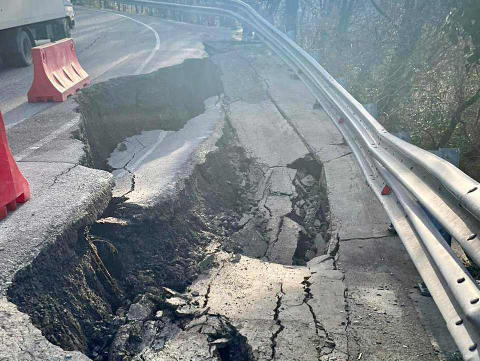 Дорога сочи последние новости. Оползень Джубга Сочи.