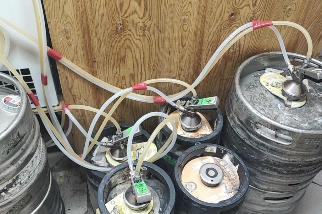 750 литров незаконно реализуемого алкоголя изъяли в Сочи