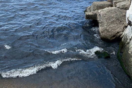 В Сочи сбрасывают нечистоты в Черное море